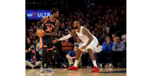 Emotivo momento en que LeBron James abraza a Derrick Rose